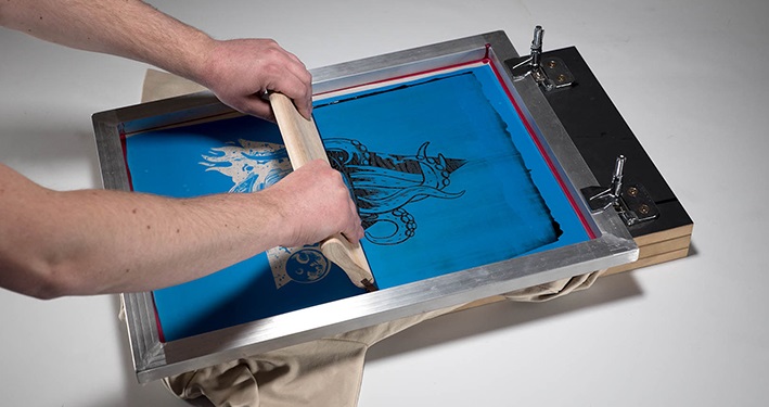 Kaos yang di sablon manual